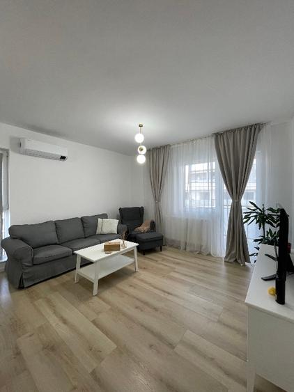 Apartament cu 3 camere decomandat în Independenței