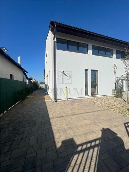Duplex cu 5 camere cu Teren 340 Mp în Moșnița Nouă