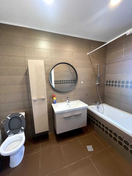Casă cu 4 camere cu Teren 100 Mp în Central