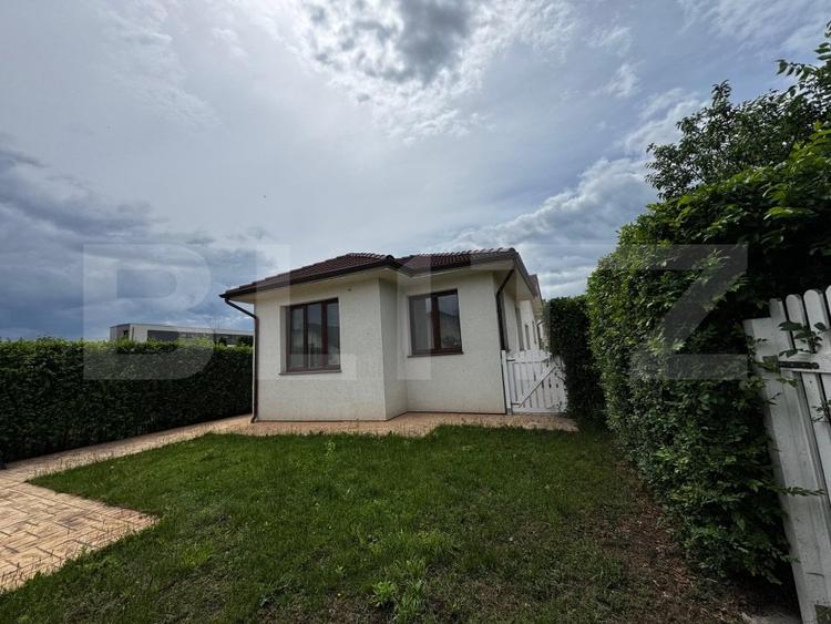 Duplex cu 3 camere cu Canalizare în Micești