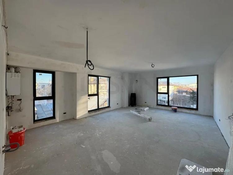 Apartament cu 3 camere decomandat în Aviației
