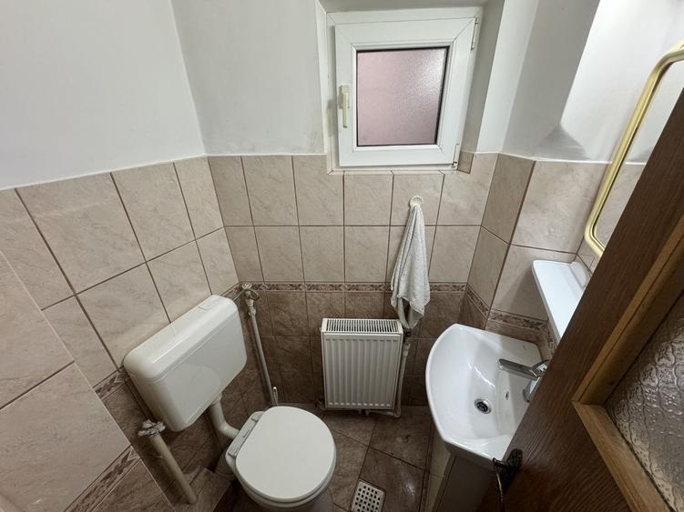 Apartament cu 3 camere decomandat, mobilat în Casa de Cultură