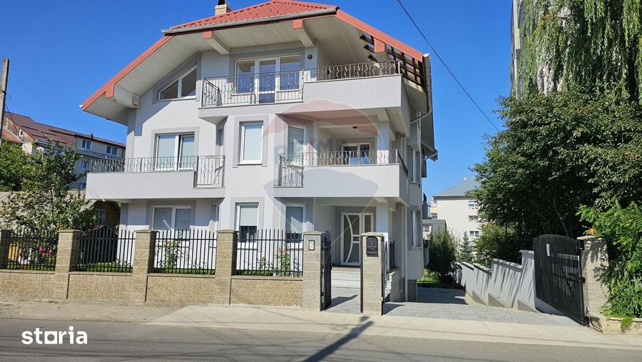 Casă cu 8 camere cu Teren 811 Mp în Obcini