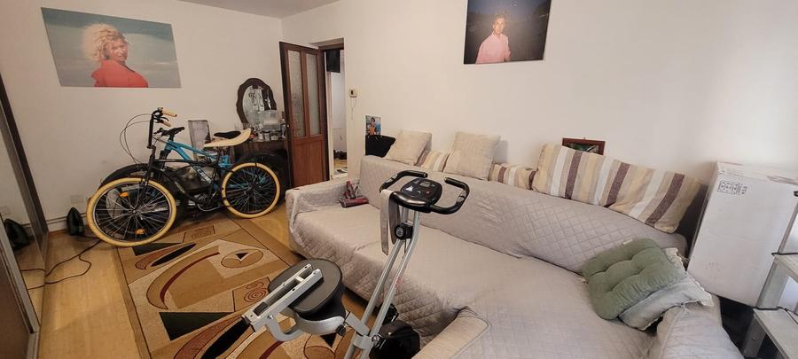 Apartament cu 3 camere decomandat în Craiter