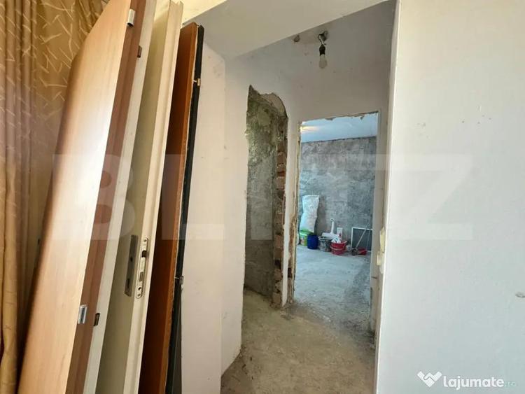 Apartament cu 3 camere semidecomandat în Central
