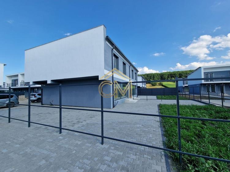 Duplex cu 4 camere cu Canalizare în Rășinari