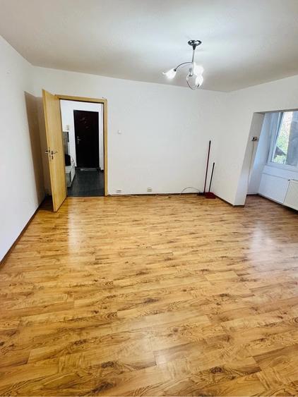 Apartament cu 2 camere nedecomandat în Lipovei