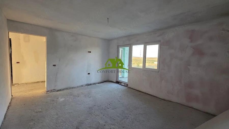 Casă cu Teren 3600 Mp în Slăvitești