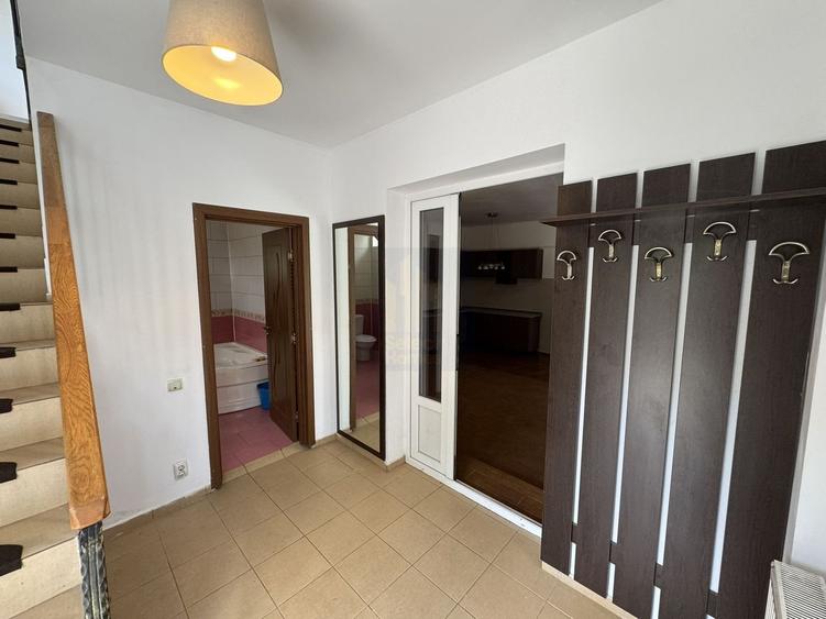 Casă individuală cu 7 camere cu Canalizare în Regie