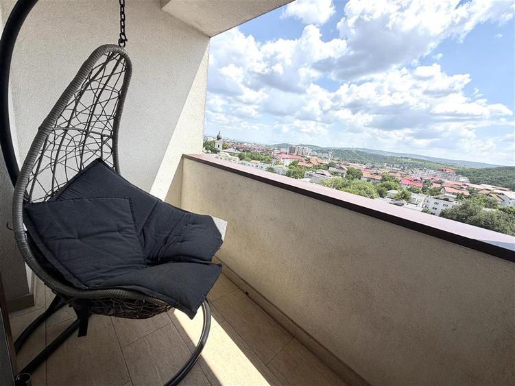 Apartament cu 3 camere decomandat în Nicolina