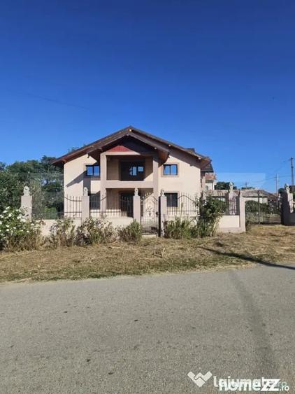 Casă cu 7 camere cu Teren 523 Mp în Central