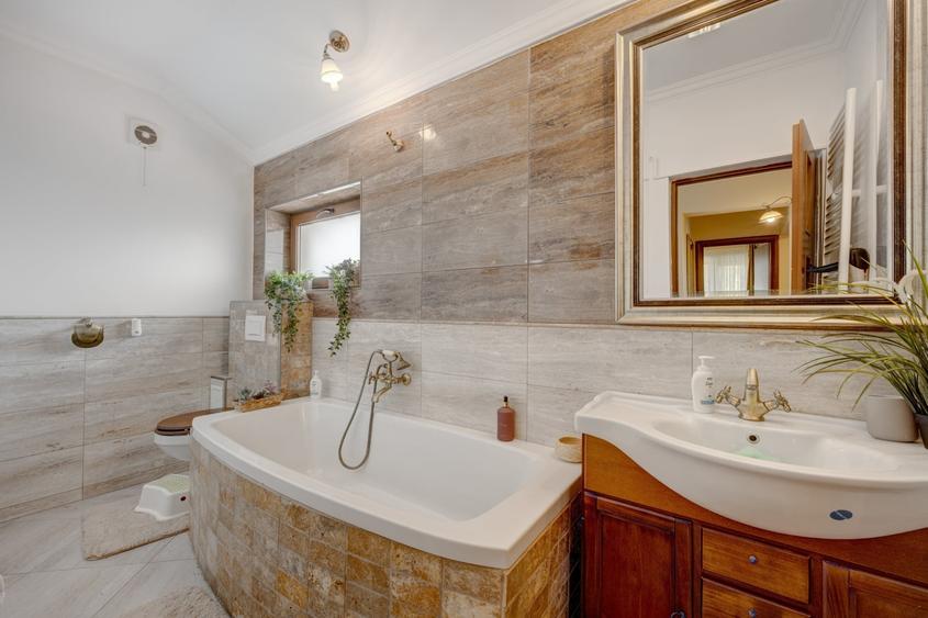 Casă individuală cu 4 camere cu Piscina în Domnești