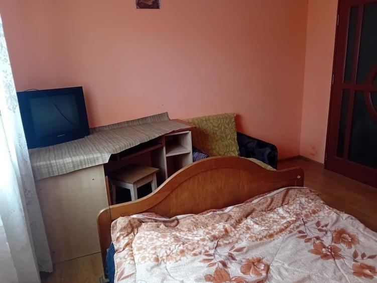 Casă cu 3 camere în 1 Decembrie