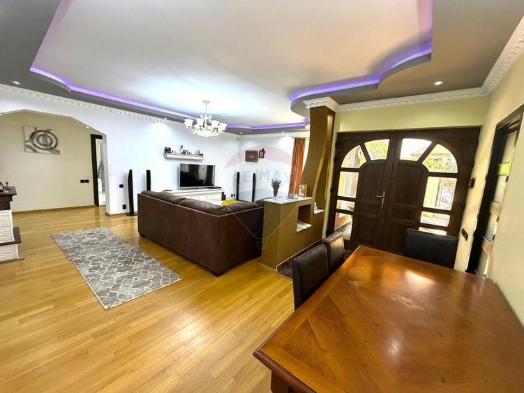 Casă individuală cu 4 camere cu Teren 557 Mp în Central