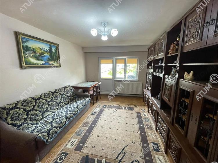 Apartament cu 3 camere decomandat în Vest