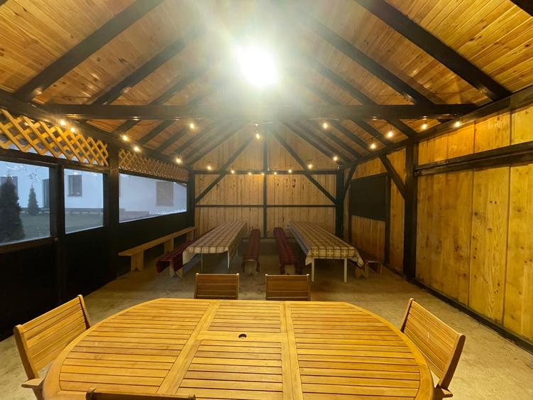 Casă cu 4 camere cu Teren 35000 Mp în Central