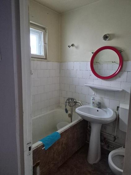 Apartament cu 3 camere semidecomandat în Tomis Nord