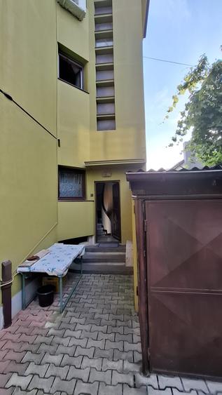 Apartament cu 2 camere nedecomandat în P-ța Muncii