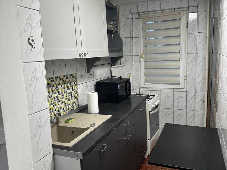 Apartament cu 2 camere decomandat, mobilat în Tei