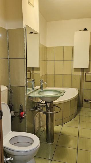Garsonieră decomandată în Tei