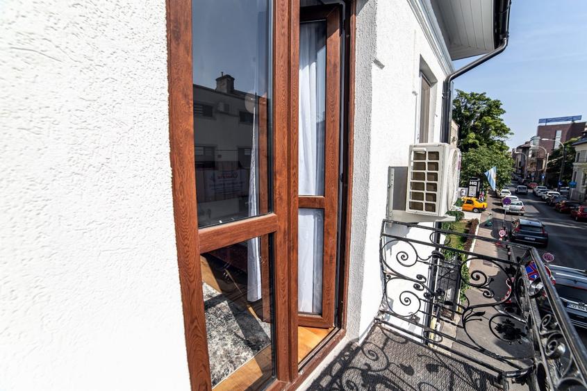 Apartament cu 2 camere decomandat, mobilat în P-ța Victoriei