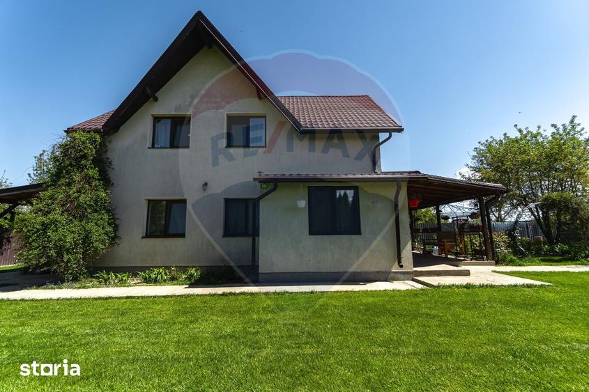 Casă cu 4 camere cu Teren 589 Mp în Feldioara