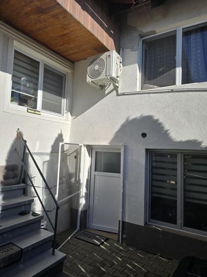 Casă cu 4 camere decomandat în Central