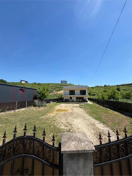 Casă cu Teren 1800 Mp în Central