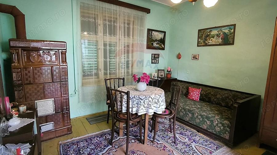 Casă cu 4 camere cu Teren 1084 Mp în Vale