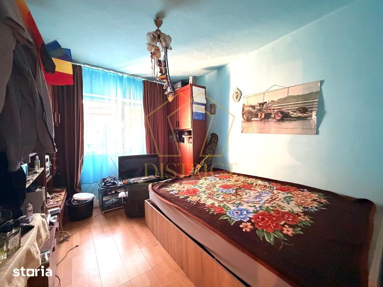Apartament cu 4 camere decomandat în Lipovei