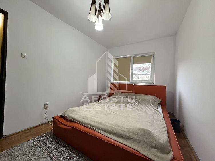Apartament cu 3 camere semidecomandat, mobilat în Girocului