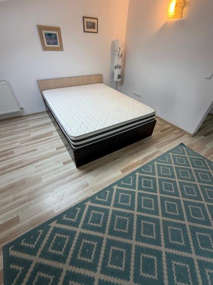 Apartament cu 4 camere semidecomandat în Baza 3
