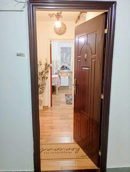 Apartament cu 2 camere semidecomandat în Colentina