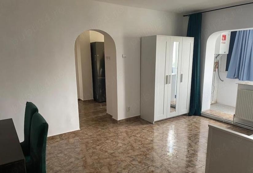 Apartament cu 3 camere semidecomandat, mobilat în Tineretului