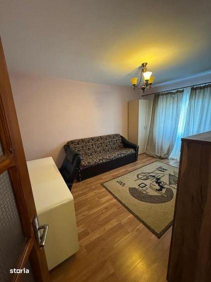 Apartament cu 3 camere decomandat, mobilat în Nicolina