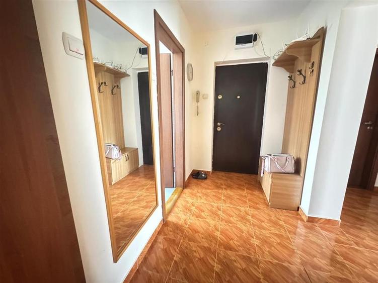 Apartament cu 4 camere decomandat, mobilat în Cedonia