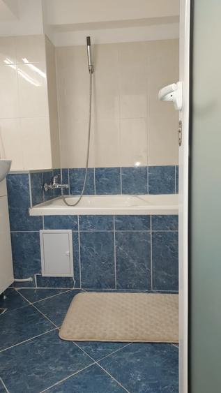 Apartament cu 4 camere decomandat în Tineretului