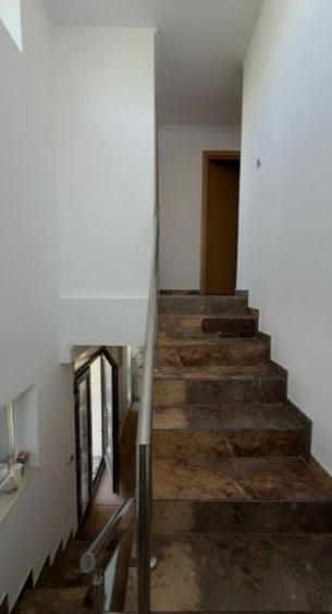 Casă individuală cu 4 camere cu Canalizare în Tunari