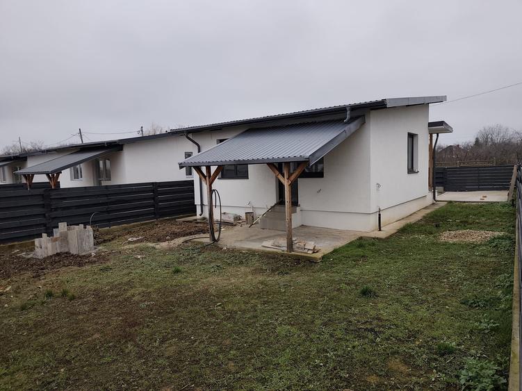 Casă individuală cu 3 camere cu Teren 320 Mp în Crevedia
