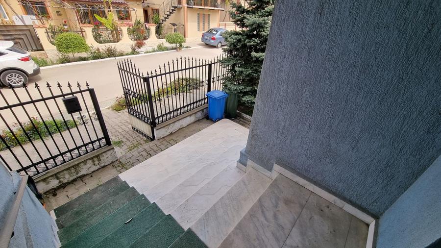 Casă individuală cu 5 camere cu Canalizare în Central