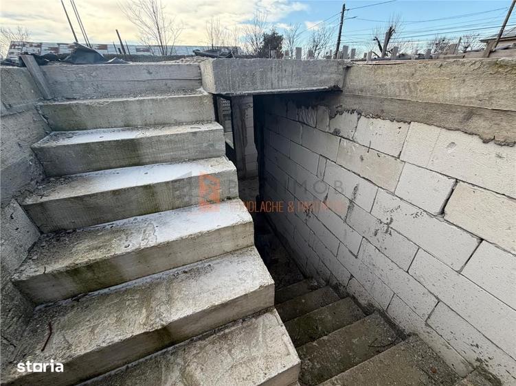 Casă cu 4 camere decomandat în Stâlpu