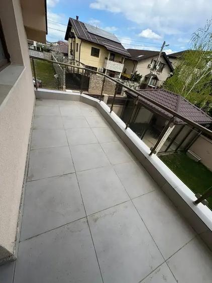 Casă cu 6 camere cu Canalizare în Exterior Est