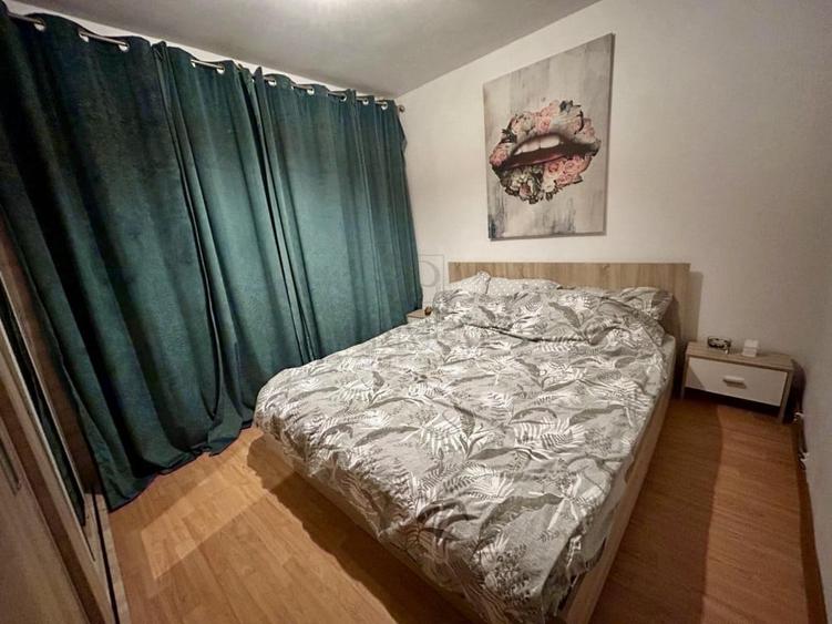 Apartament cu 2 camere semidecomandat în Soarelui
