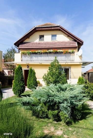 Casă cu 4 camere în Băcia