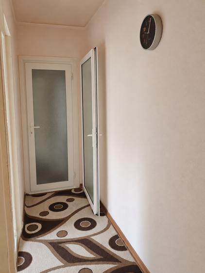 Apartament cu 3 camere semidecomandat în Casa de Cultură
