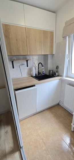 Apartament cu 3 camere decomandat în Tractorul