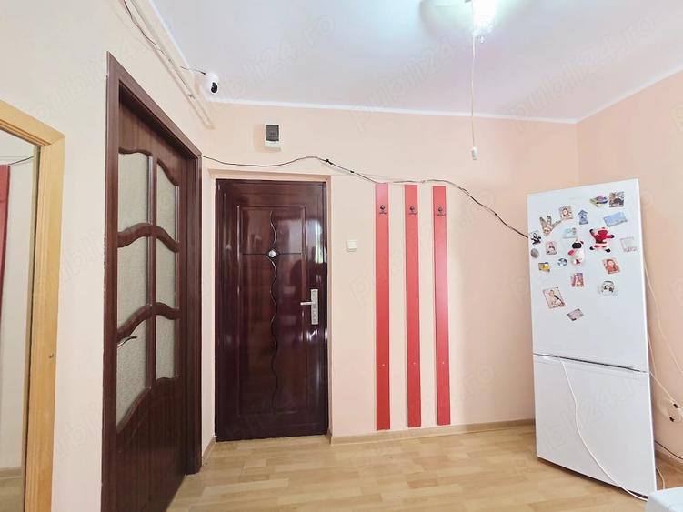 Apartament cu 3 camere semidecomandat în Micro 19