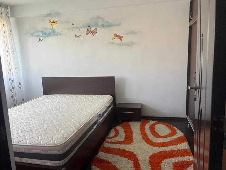 Apartament cu 2 camere semidecomandat în Podu Roș