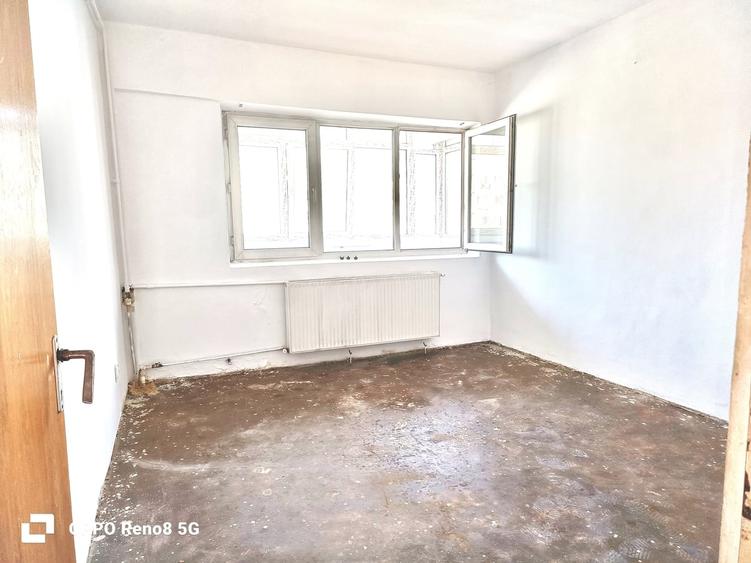Apartament cu 3 camere decomandat în Titulescu