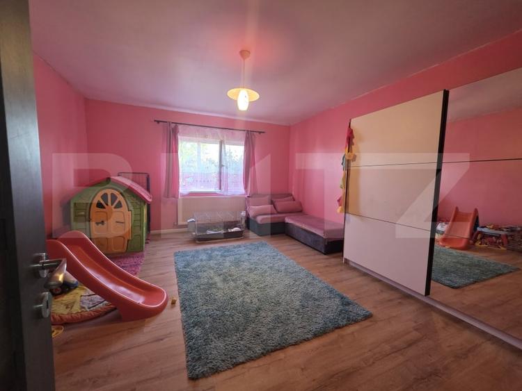 Casă individuală cu 2 camere cu Teren 4143 Mp în Exterior Est